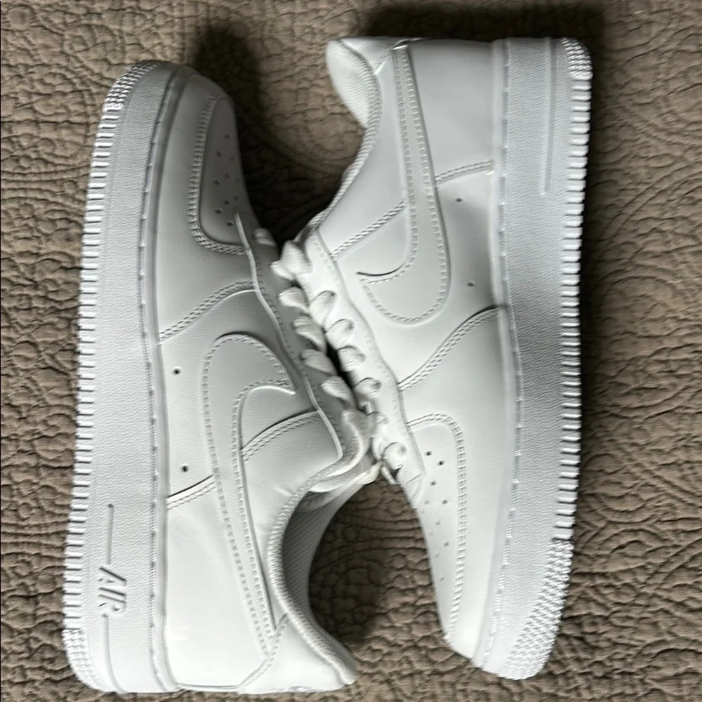 NEW NIKE AIR FORCE 1 Sneakers in White Size US 8 EUR 39 - Picture 8 of 14